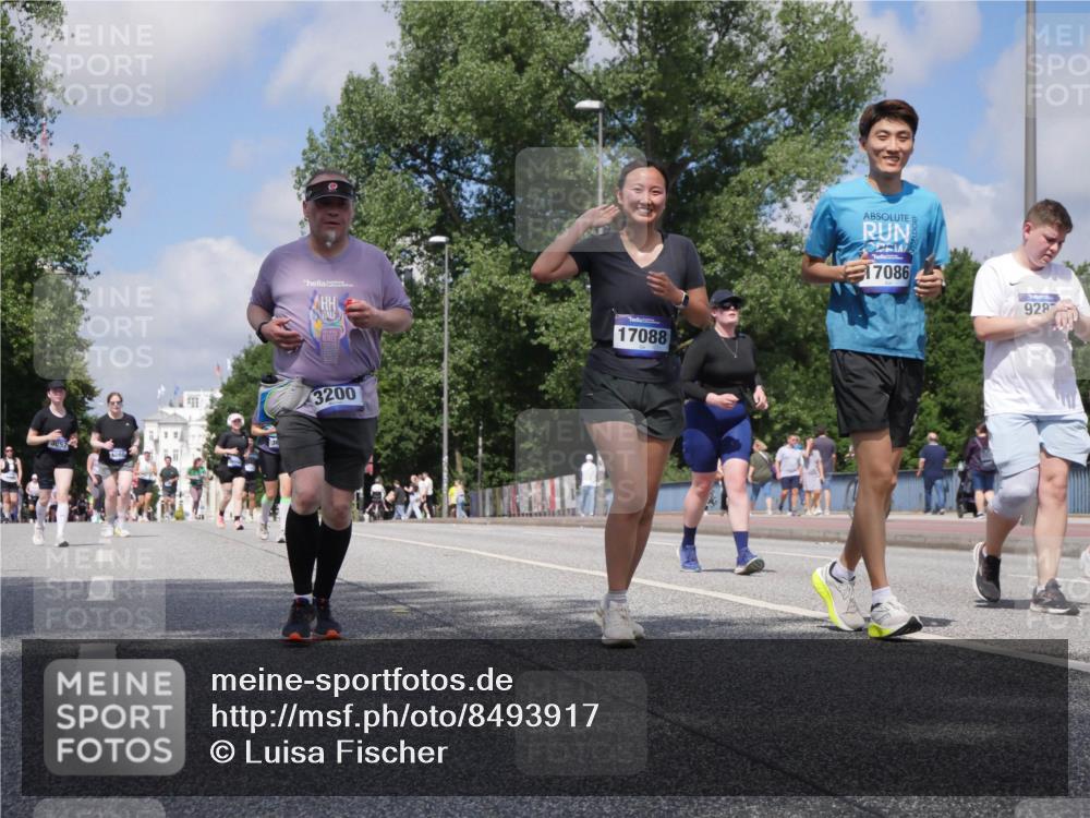 29.06.2025 - hella hamburg halbmarathon Luisa Fischer http://msf.ph/oto/8493917 29.06.2025 11:36:01 Kennedybrücke 17088, 3200, 7086, 928, 3200, 3642, 3657, 9287, 10466 meine-sportfotos.de