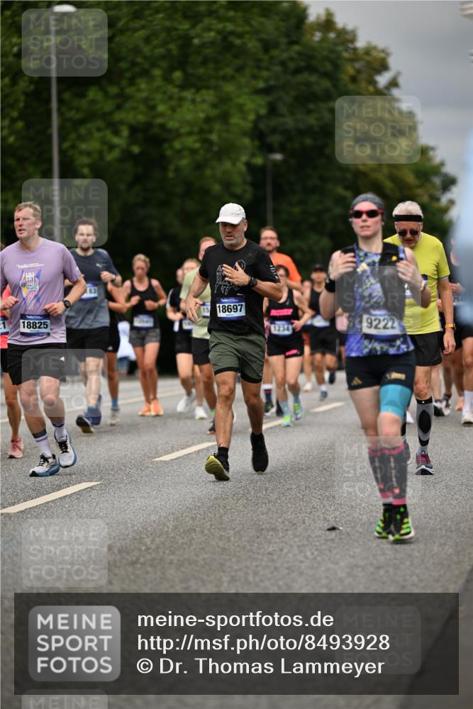 29.06.2025 - hella hamburg halbmarathon Dr. Thomas Lammeyer http://msf.ph/oto/8493928 29.06.2025 10:22:38 Kennedybrücke 1234, 1268, 1820, 2335, 2634, 2821, 3125, 3202, 4123, 4383, 5264, 5266, 5611, 5733, 5909, 6413, 7121, 7413, 7445, 7838, 7883, 8067, 8341, 8665, 9222, 9276, 9505, 9844, 10174, 10467, 10502, 10659, 10856, 10908, 10946, 11020 meine-sportfotos.de