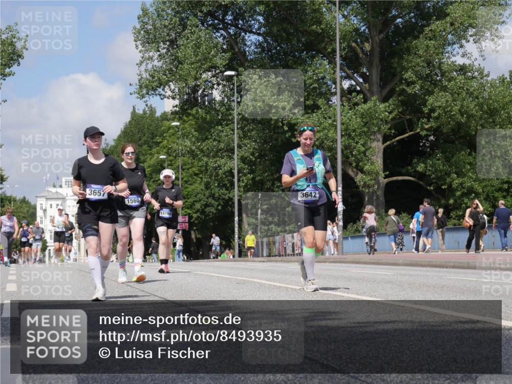 29.06.2025 - hella hamburg halbmarathon Luisa Fischer http://msf.ph/oto/8493935 29.06.2025 11:36:05 Kennedybrücke 3657, 1560, 16760, 3642, 1560, 3200, 3642, 3657, 9287 meine-sportfotos.de