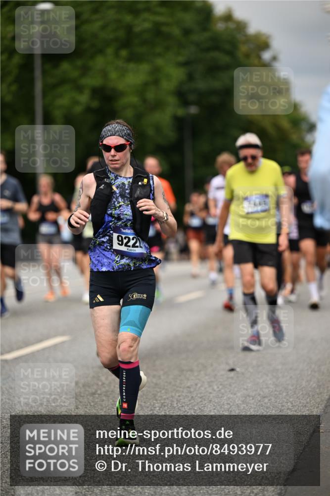 29.06.2025 - hella hamburg halbmarathon Dr. Thomas Lammeyer http://msf.ph/oto/8493977 29.06.2025 10:22:39 Kennedybrücke 1234, 1521, 1820, 2335, 2634, 2821, 3125, 3202, 4123, 4383, 5264, 5266, 5611, 5733, 5909, 6413, 7121, 7413, 7445, 7838, 8067, 8341, 8665, 9222, 9276, 9505, 9844, 10174, 10467, 10502, 10659, 10856, 10908, 10946, 11020 meine-sportfotos.de
