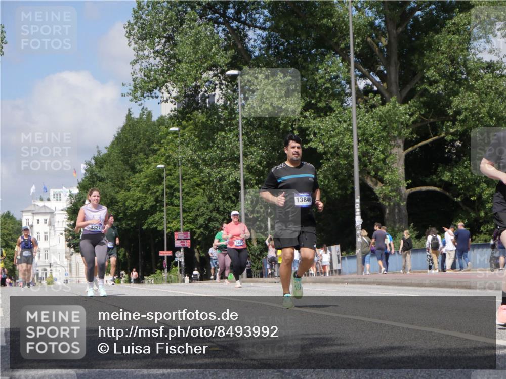 29.06.2025 - hella hamburg halbmarathon Luisa Fischer http://msf.ph/oto/8493992 29.06.2025 11:36:11 Kennedybrücke 3327, 3481, 13840, 1560, 3327, 3642, 3657 meine-sportfotos.de