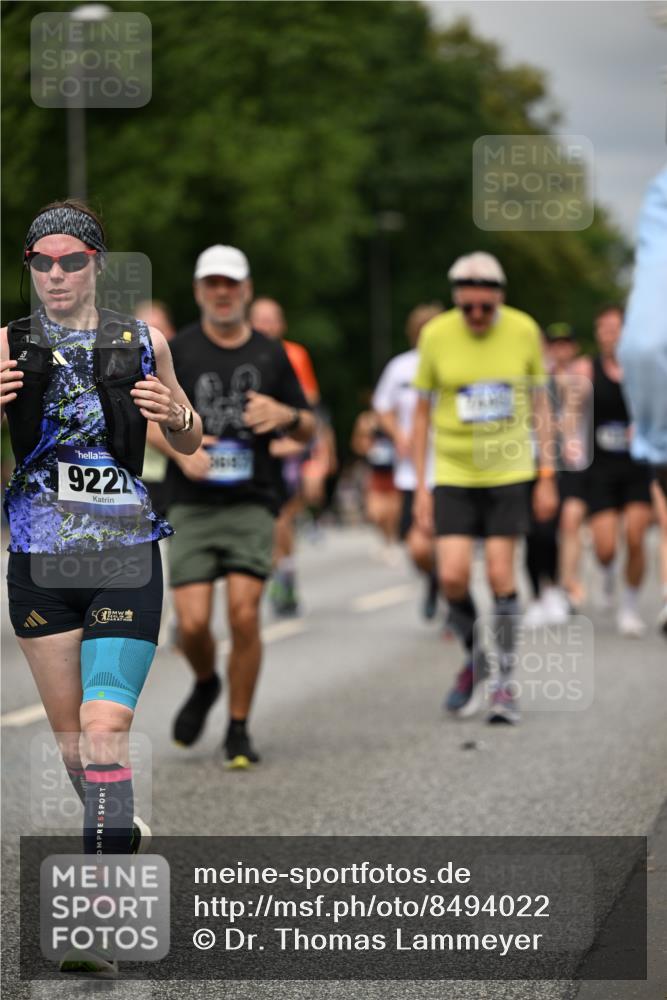 29.06.2025 - hella hamburg halbmarathon Dr. Thomas Lammeyer http://msf.ph/oto/8494022 29.06.2025 10:22:39 Kennedybrücke 1234, 1521, 1820, 2335, 2634, 2821, 3125, 3202, 4123, 4383, 5264, 5266, 5611, 5733, 5909, 6413, 7121, 7413, 7445, 7838, 8067, 8341, 8665, 9222, 9276, 9505, 9844, 10174, 10467, 10502, 10659, 10856, 10908, 10946, 11020 meine-sportfotos.de