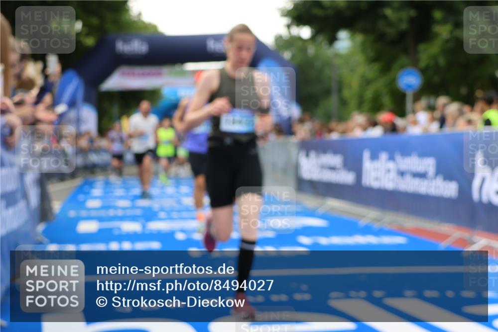29.06.2025 - hella hamburg halbmarathon Strokosch-Dieckow http://msf.ph/oto/8494027 29.06.2025 10:44:41 Ziel 1782, 1941, 2365, 2402, 2970, 3004, 3785, 4270, 4915, 4991, 5476, 6490, 6495, 7325, 10669, 12711, 14351, 14798, 14816, 15185, 15233, 16224, 16834, 17251, 18107, 18437, 18464, 18539, 18560, 18868, 19206, 19207 meine-sportfotos.de
