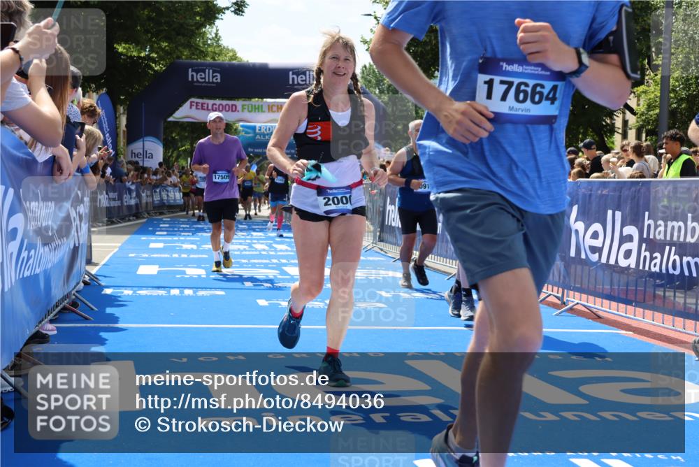 29.06.2025 - hella hamburg halbmarathon Strokosch-Dieckow http://msf.ph/oto/8494036 29.06.2025 11:31:45 Ziel 1093, 1844, 2000, 2080, 3286, 6626, 7314, 9995, 10917, 11656, 11665, 14479, 14599, 15147, 16124, 17509, 17517, 17664, 19214 meine-sportfotos.de