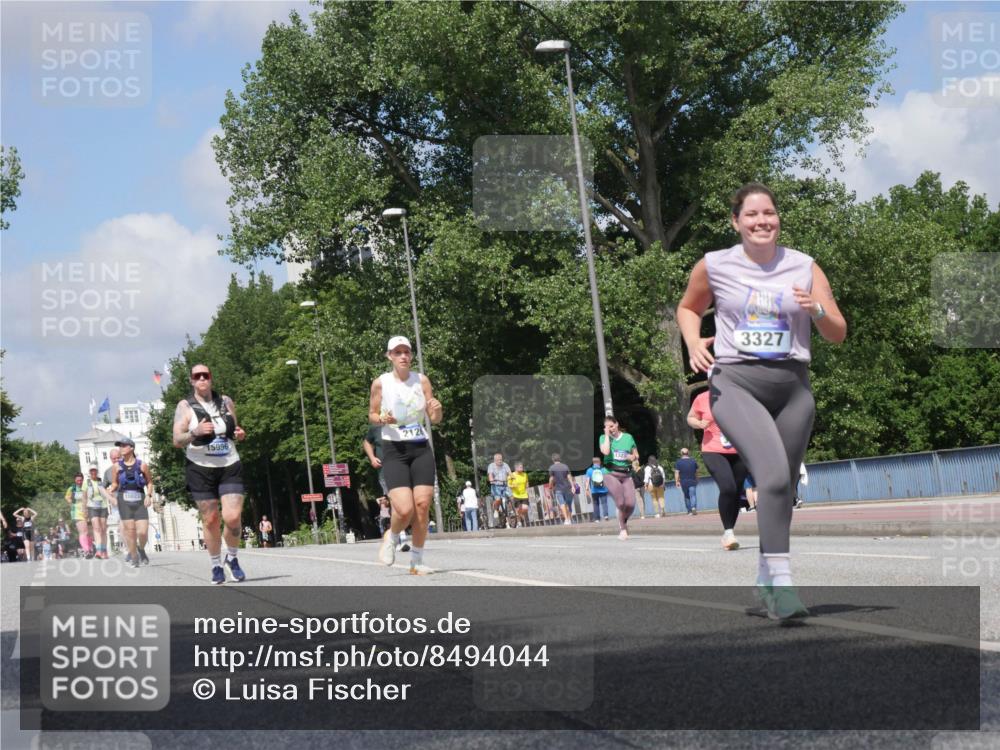 29.06.2025 - hella hamburg halbmarathon Luisa Fischer http://msf.ph/oto/8494044 29.06.2025 11:36:17 Kennedybrücke 10823, 15996, 2126, 3327, 2126, 3327 meine-sportfotos.de