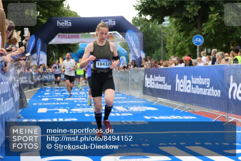 29.06.2025 - hella hamburg halbmarathon Strokosch-Dieckow http://msf.ph/oto/8494152 29.06.2025 10:44:41 Ziel 1782, 1941, 2365, 2402, 2970, 3004, 3785, 4270, 4915, 4991, 5476, 6490, 6495, 7325, 10669, 12711, 14351, 14798, 14816, 15185, 15233, 16224, 16834, 17251, 18107, 18437, 18464, 18539, 18560, 18868, 19206, 19207 meine-sportfotos.de