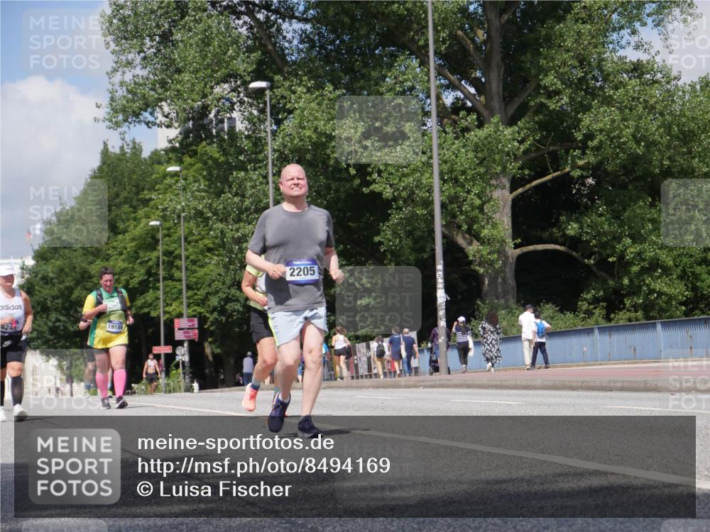 29.06.2025 - hella hamburg halbmarathon Luisa Fischer http://msf.ph/oto/8494169 29.06.2025 11:36:30 Kennedybrücke 8245, 19189, 2205, 1486, 2205, 5768, 10823 meine-sportfotos.de