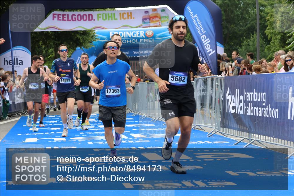 29.06.2025 - hella hamburg halbmarathon Strokosch-Dieckow http://msf.ph/oto/8494173 29.06.2025 10:42:10 Ziel 1441, 1903, 2675, 5682, 7765, 7865, 9365, 10216, 12098, 13709, 14811, 14899, 16626, 16660, 16677, 17182, 17363, 18772, 18802 meine-sportfotos.de
