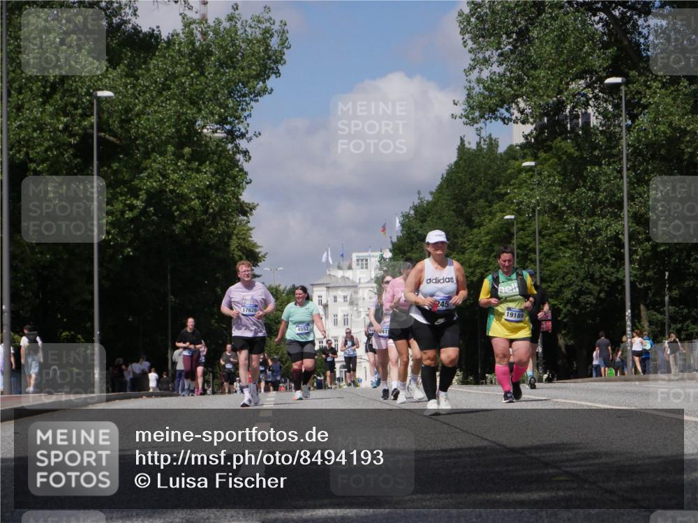 29.06.2025 - hella hamburg halbmarathon Luisa Fischer http://msf.ph/oto/8494193 29.06.2025 11:36:32 Kennedybrücke 17626, 4552, 415, 245, 19189, 1486, 2205, 5768, 10823 meine-sportfotos.de