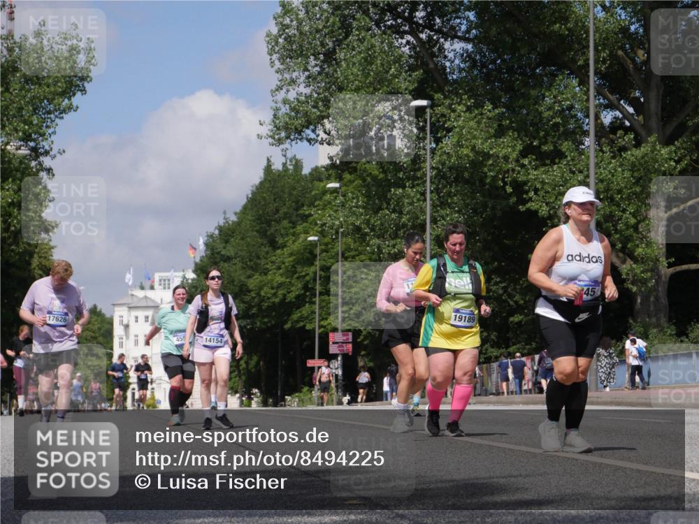 29.06.2025 - hella hamburg halbmarathon Luisa Fischer http://msf.ph/oto/8494225 29.06.2025 11:36:36 Kennedybrücke 17626, 455, 14154, 19189, 45, 2205, 5768, 8245 meine-sportfotos.de