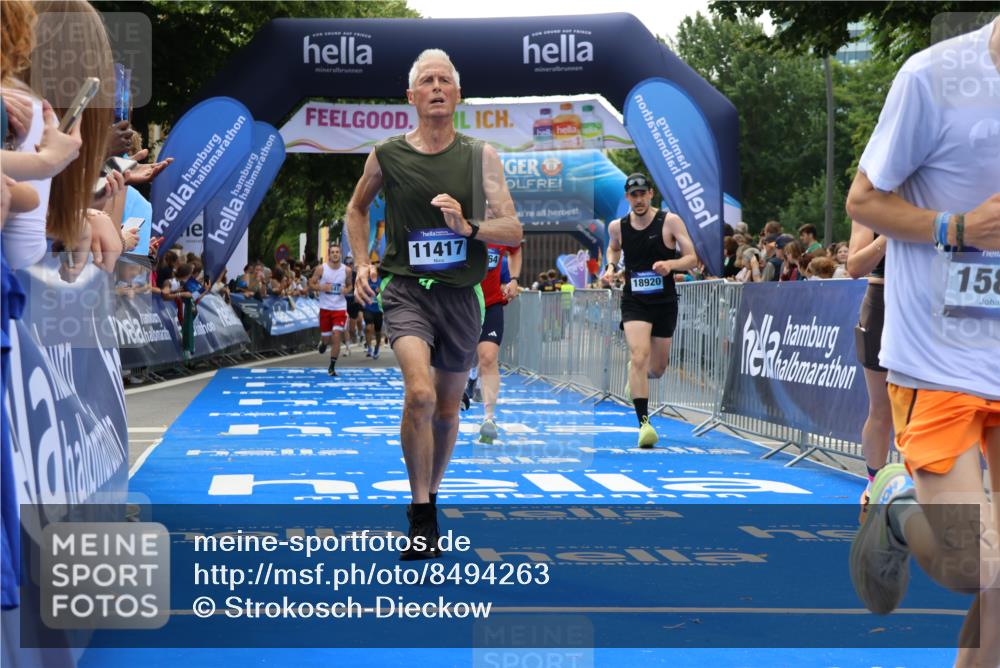 29.06.2025 - hella hamburg halbmarathon Strokosch-Dieckow http://msf.ph/oto/8494263 29.06.2025 10:42:03 Ziel 1441, 5682, 5690, 6593, 7363, 8694, 10216, 11417, 12098, 12292, 13196, 15846, 16677, 17363, 17864, 17926, 18772, 18920, 19046 meine-sportfotos.de