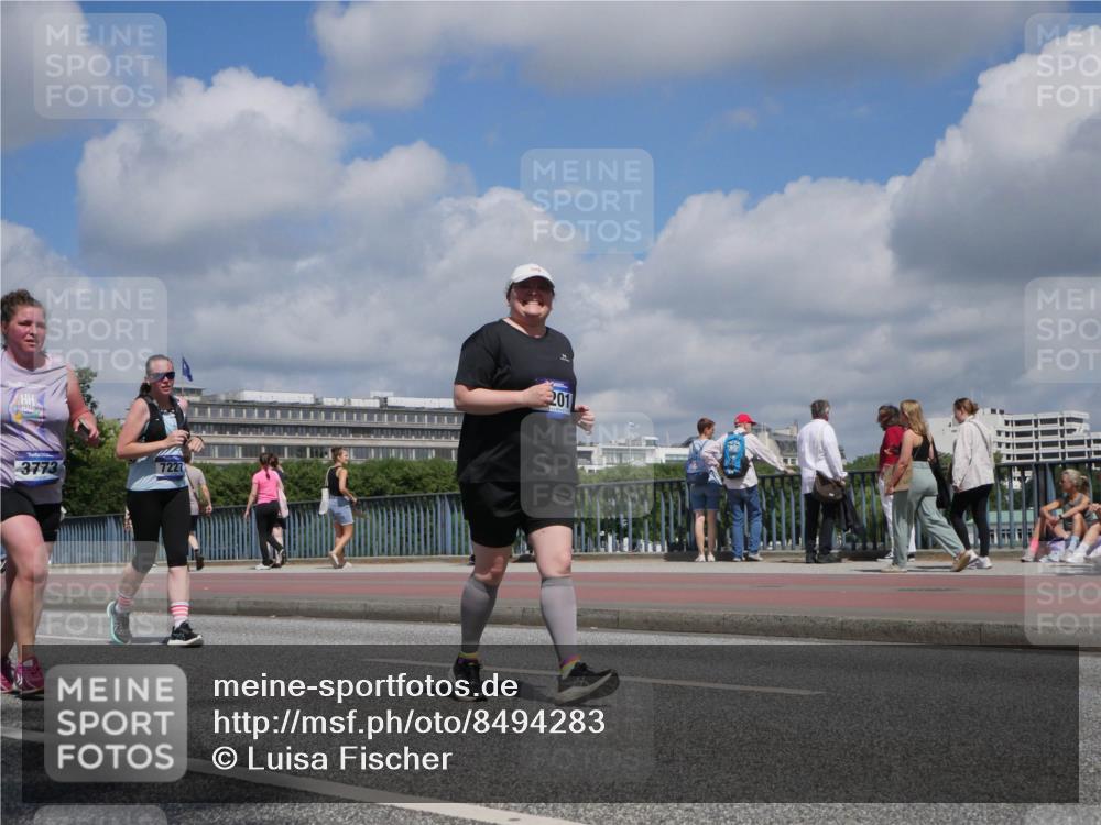 29.06.2025 - hella hamburg halbmarathon Luisa Fischer http://msf.ph/oto/8494283 29.06.2025 11:37:02 Kennedybrücke 3773, 7227, 201, 2644, 3773, 7201, 7227 meine-sportfotos.de