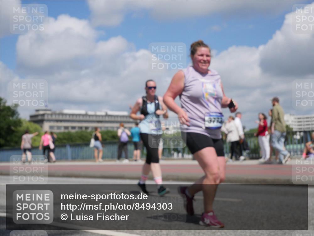 29.06.2025 - hella hamburg halbmarathon Luisa Fischer http://msf.ph/oto/8494303 29.06.2025 11:37:04 Kennedybrücke 3772, 2768, 3773, 7201, 7227, 9579 meine-sportfotos.de
