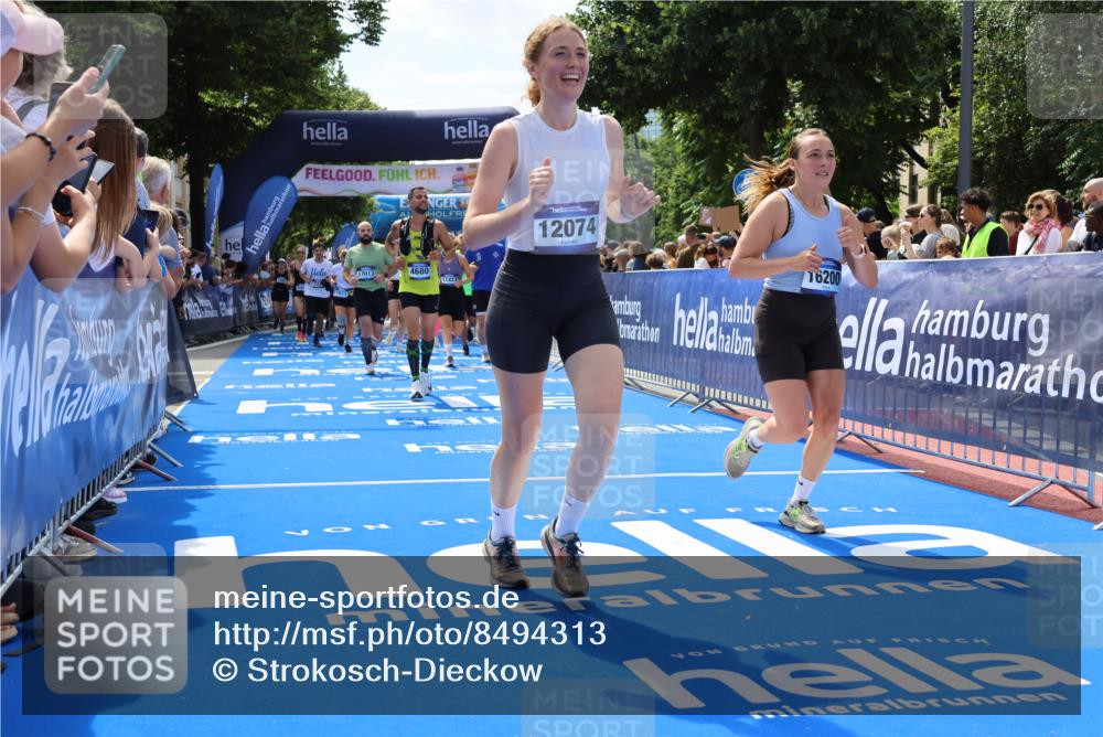 29.06.2025 - hella hamburg halbmarathon Strokosch-Dieckow http://msf.ph/oto/8494313 29.06.2025 11:31:58 Ziel 1821, 2569, 4221, 4680, 5012, 5075, 6312, 6315, 6626, 6642, 7275, 7344, 9122, 9592, 9995, 10341, 10432, 11662, 11827, 12074, 12190, 13937, 16200, 17013, 18613, 18931 meine-sportfotos.de
