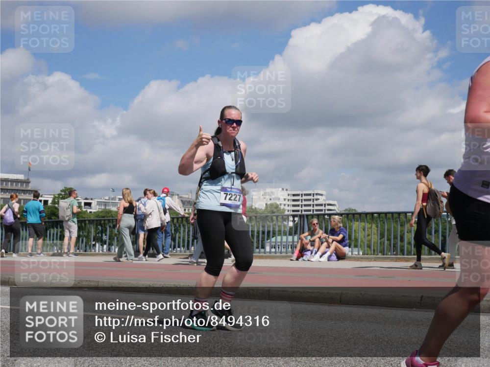 29.06.2025 - hella hamburg halbmarathon Luisa Fischer http://msf.ph/oto/8494316 29.06.2025 11:37:05 Kennedybrücke 7227, 2768, 3773, 7201, 7227, 9579 meine-sportfotos.de