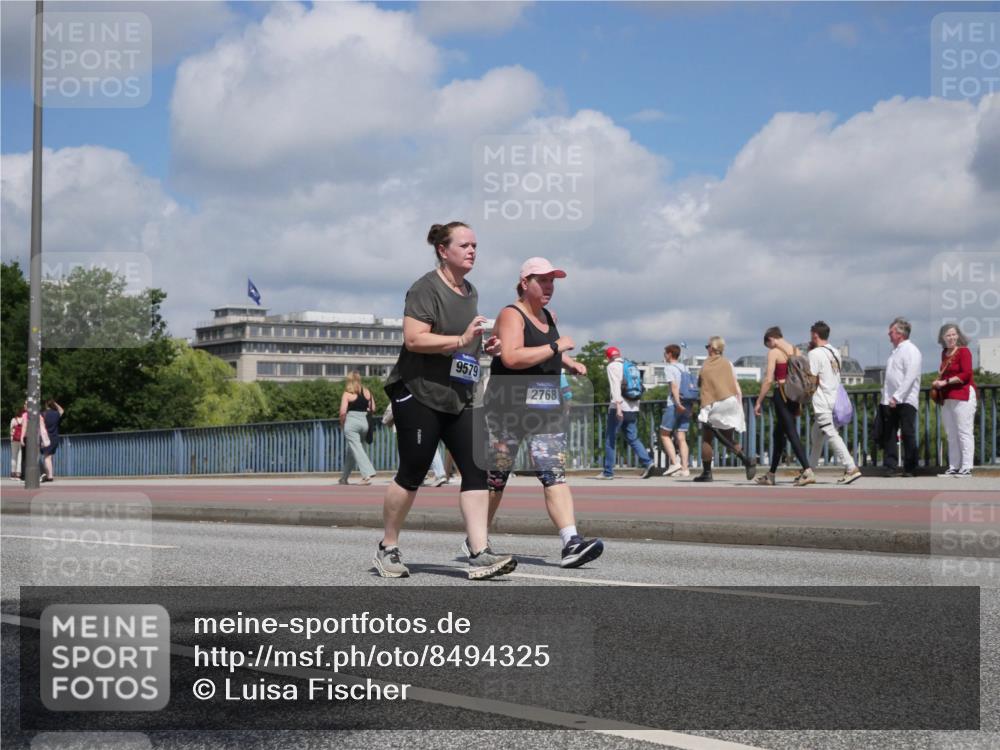 29.06.2025 - hella hamburg halbmarathon Luisa Fischer http://msf.ph/oto/8494325 29.06.2025 11:37:11 Kennedybrücke 9579, 2768, 2237, 2240, 2768, 3590, 9579 meine-sportfotos.de