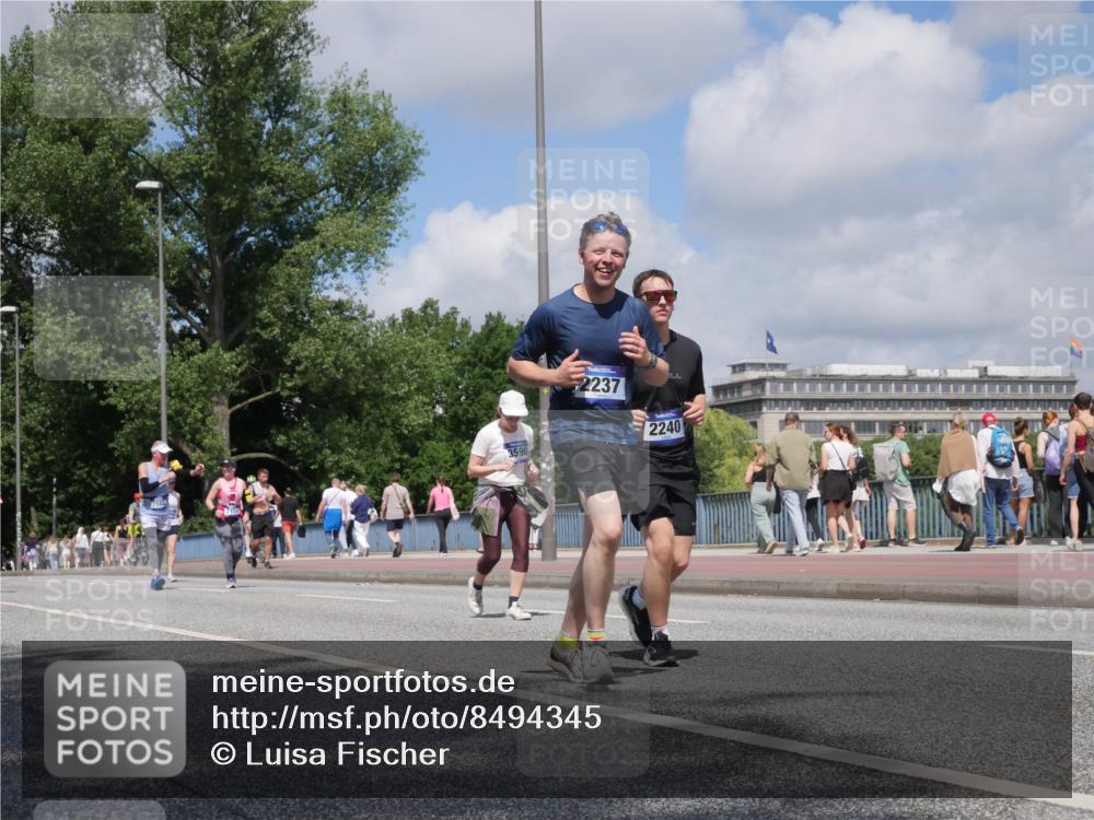 29.06.2025 - hella hamburg halbmarathon Luisa Fischer http://msf.ph/oto/8494345 29.06.2025 11:37:15 Kennedybrücke 7102, 3590, 2237, 2240, 2237, 2240, 2768, 3590, 7104, 9579 meine-sportfotos.de