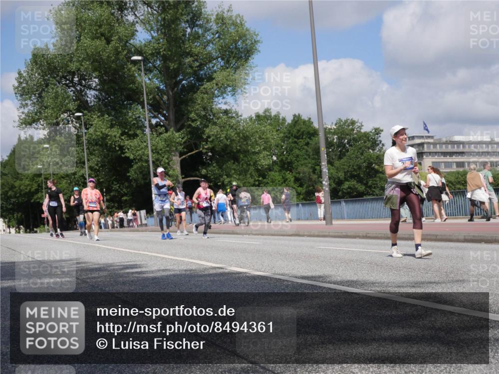 29.06.2025 - hella hamburg halbmarathon Luisa Fischer http://msf.ph/oto/8494361 29.06.2025 11:37:16 Kennedybrücke 1219, 7102, 2237, 2240, 2768, 3590, 7104, 9579 meine-sportfotos.de