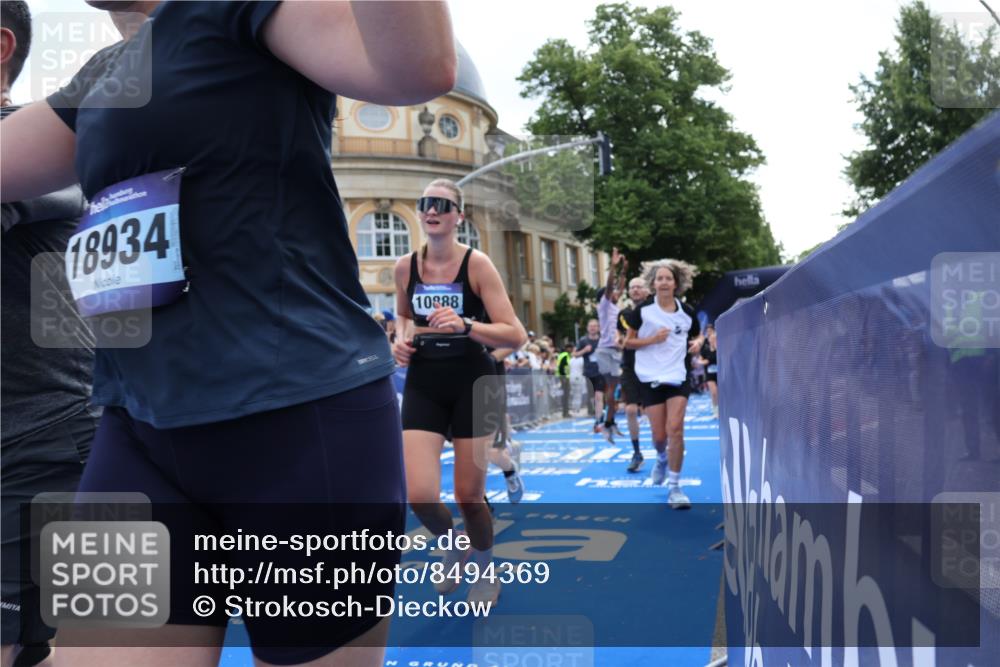 29.06.2025 - hella hamburg halbmarathon Strokosch-Dieckow http://msf.ph/oto/8494369 29.06.2025 11:46:29 Ziel 1478, 1586, 1879, 2313, 2792, 4092, 5224, 5240, 5549, 5654, 5707, 7124, 8065, 8107, 10202, 10888, 11923, 12343, 14170, 14181, 14473, 15514, 17139, 17170, 17868, 18332, 18588, 18934, 18935, 18946, 19062 meine-sportfotos.de