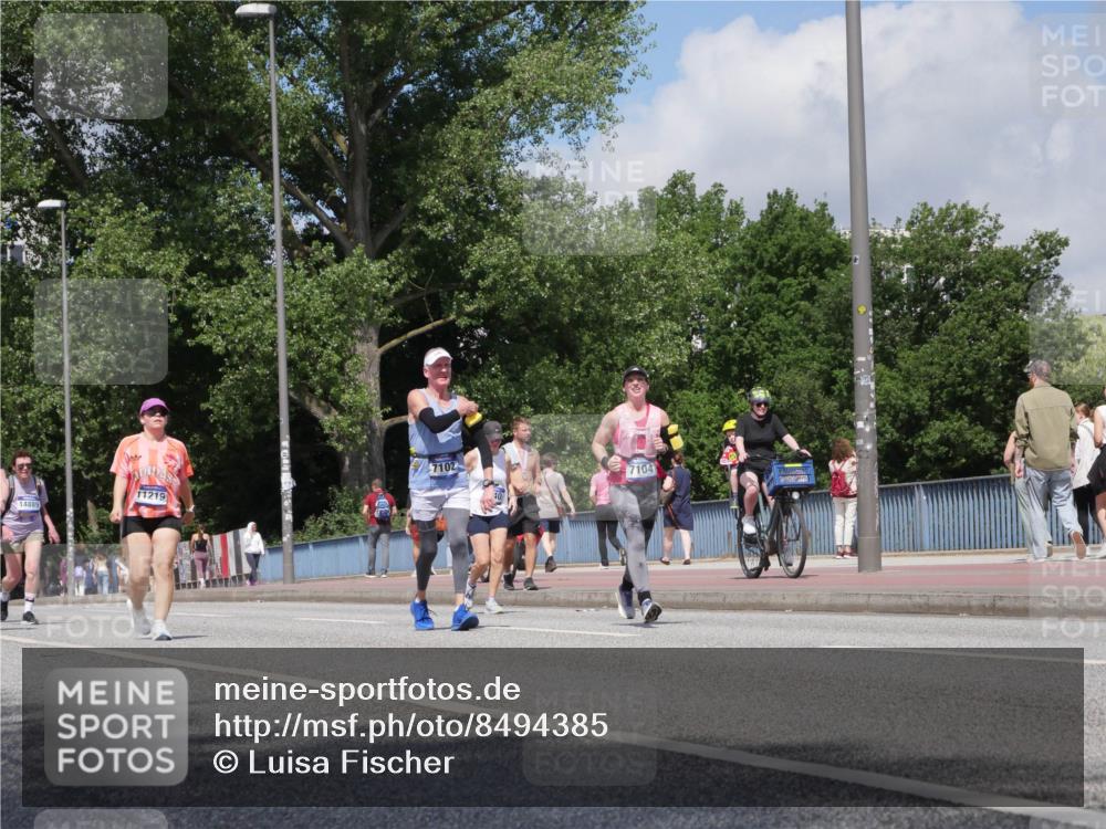 29.06.2025 - hella hamburg halbmarathon Luisa Fischer http://msf.ph/oto/8494385 29.06.2025 11:37:18 Kennedybrücke 11219, 14889, 7102, 7104, 2237, 2240, 3590, 7102, 7104, 10424 meine-sportfotos.de
