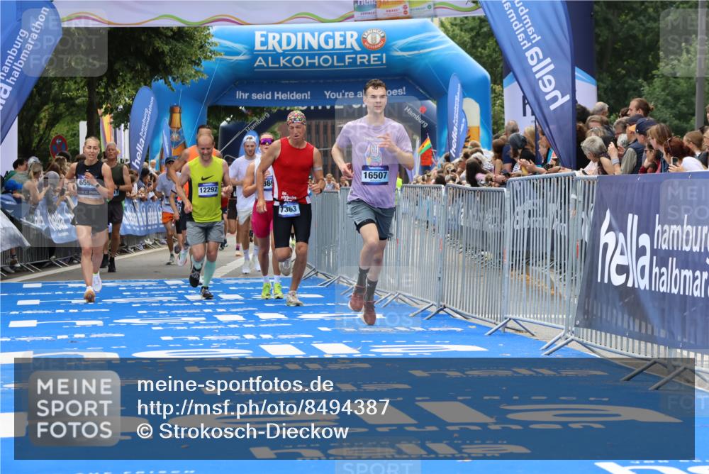 29.06.2025 - hella hamburg halbmarathon Strokosch-Dieckow http://msf.ph/oto/8494387 29.06.2025 10:41:55 Ziel 1169, 5690, 6593, 7092, 7363, 8694, 11417, 11765, 12292, 13196, 15521, 15846, 15935, 16507, 17864, 17926, 18920, 19046 meine-sportfotos.de