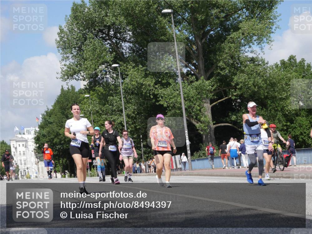 29.06.2025 - hella hamburg halbmarathon Luisa Fischer http://msf.ph/oto/8494397 29.06.2025 11:37:19 Kennedybrücke 11219, 14889, 10424, 5662, 7102, 634, 2237, 2240, 3590, 7102, 7104, 10424 meine-sportfotos.de