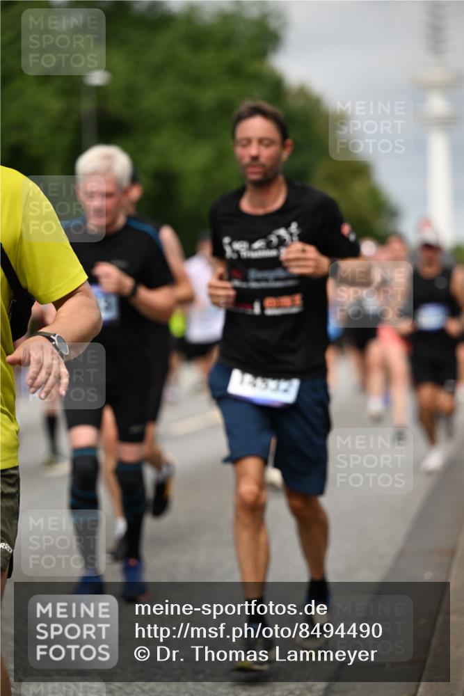 29.06.2025 - hella hamburg halbmarathon Dr. Thomas Lammeyer http://msf.ph/oto/8494490 29.06.2025 10:22:48 Kennedybrücke 1234, 1521, 2335, 2821, 3202, 3321, 3591, 3592, 4123, 4383, 5049, 5264, 5266, 5611, 5733, 5910, 6413, 7121, 7214, 7445, 7454, 8067, 8341, 8665, 8799, 9222, 9276, 9505, 9549, 9658, 10172, 10467, 10502, 10687, 10856, 11020 meine-sportfotos.de