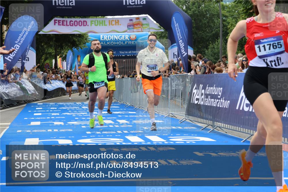 29.06.2025 - hella hamburg halbmarathon Strokosch-Dieckow http://msf.ph/oto/8494513 29.06.2025 10:41:51 Ziel 1169, 1763, 7092, 7363, 8694, 10415, 11765, 14346, 15521, 15935, 16507 meine-sportfotos.de