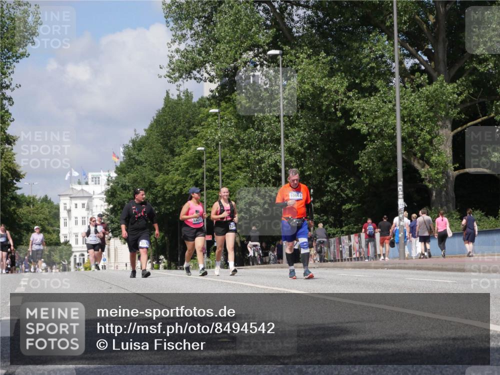 29.06.2025 - hella hamburg halbmarathon Luisa Fischer http://msf.ph/oto/8494542 29.06.2025 11:37:30 Kennedybrücke 3576, 13085, 10061, 1567, 5662, 6340, 7102, 10424 meine-sportfotos.de