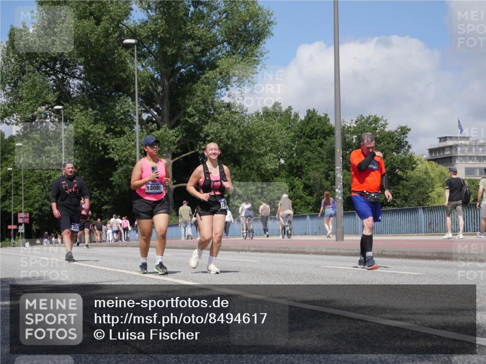 29.06.2025 - hella hamburg halbmarathon Luisa Fischer http://msf.ph/oto/8494617 29.06.2025 11:37:39 Kennedybrücke 357, 13085, 061, 3576 meine-sportfotos.de