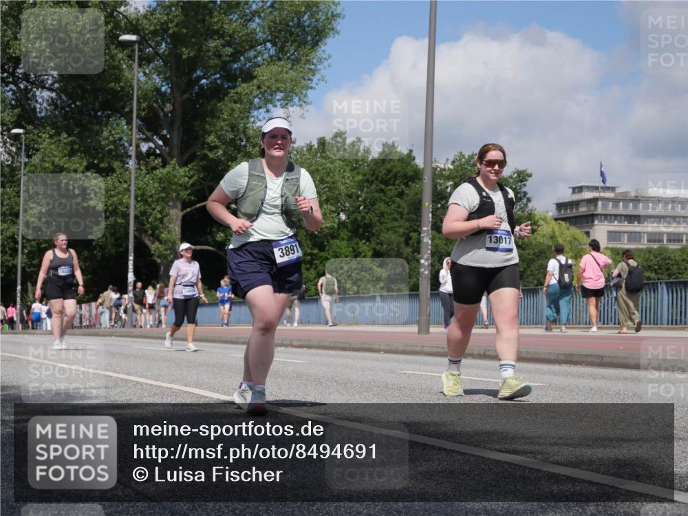 29.06.2025 - hella hamburg halbmarathon Luisa Fischer http://msf.ph/oto/8494691 29.06.2025 11:37:53 Kennedybrücke 14606, 3891, 13017, 1847, 3891 meine-sportfotos.de