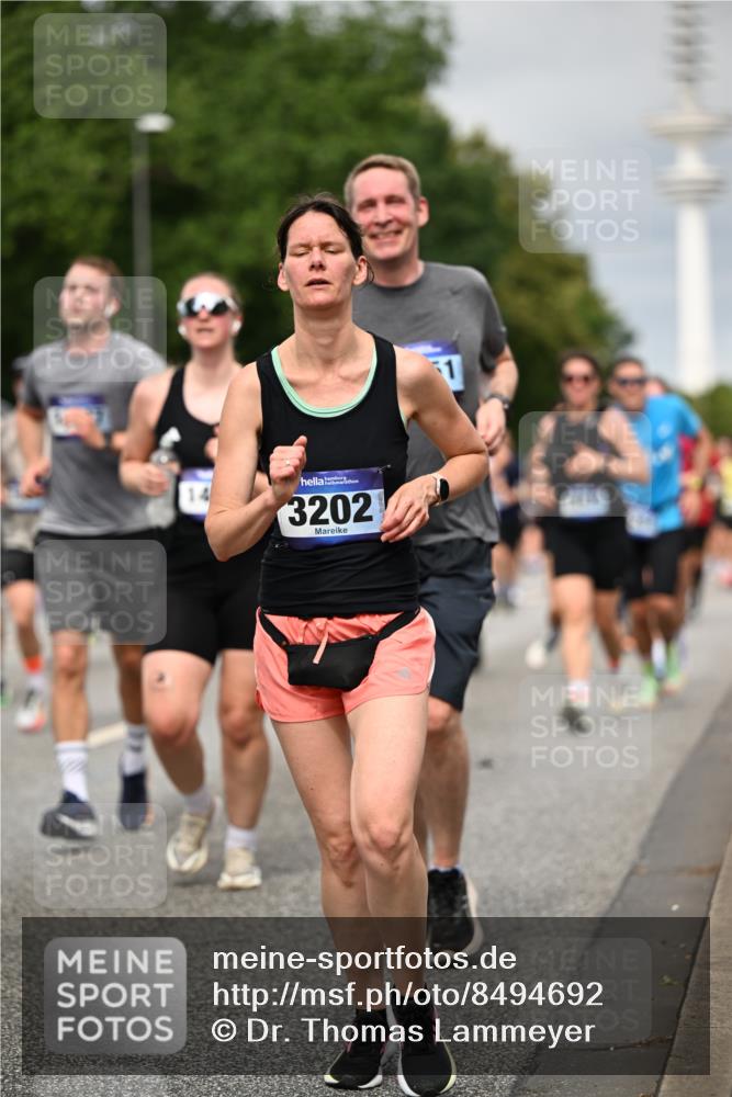29.06.2025 - hella hamburg halbmarathon Dr. Thomas Lammeyer http://msf.ph/oto/8494692 29.06.2025 10:22:53 Kennedybrücke 1234, 1521, 2096, 2335, 2821, 3202, 3321, 3591, 3592, 4123, 4383, 4718, 4845, 5049, 5264, 5266, 5611, 5733, 5910, 6413, 6477, 6482, 7121, 7214, 7445, 7454, 8067, 8665, 8799, 9222, 9276, 9505, 9549, 9658, 9964, 10172, 10467, 10502, 10687, 10856, 11020 meine-sportfotos.de