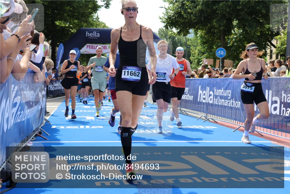 29.06.2025 - hella hamburg halbmarathon Strokosch-Dieckow http://msf.ph/oto/8494693 29.06.2025 11:32:05 Ziel 1821, 3345, 3396, 3397, 4433, 4680, 4953, 5075, 6312, 6315, 6364, 6642, 7275, 9122, 9592, 10470, 10674, 11237, 11662, 11827, 12190, 12851, 12864, 13485, 13937, 14273, 15071, 15603, 17013, 17953, 18433 meine-sportfotos.de