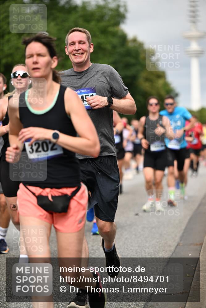 29.06.2025 - hella hamburg halbmarathon Dr. Thomas Lammeyer http://msf.ph/oto/8494701 29.06.2025 10:22:54 Kennedybrücke 1234, 1521, 2096, 2335, 2821, 3202, 3321, 3591, 3592, 4123, 4383, 4718, 4845, 5049, 5264, 5266, 5611, 5733, 5910, 6413, 6477, 6482, 7121, 7214, 7445, 7454, 8067, 8665, 8799, 9276, 9505, 9549, 9658, 9756, 9757, 9964, 10172, 10467, 10502, 10687, 10816, 10856, 11020 meine-sportfotos.de