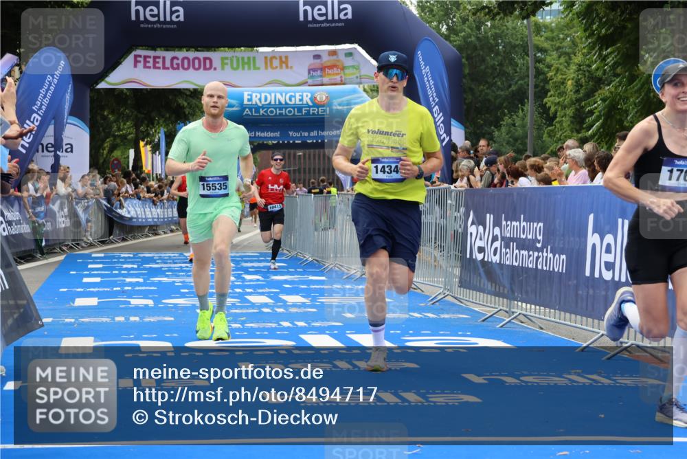 29.06.2025 - hella hamburg halbmarathon Strokosch-Dieckow http://msf.ph/oto/8494717 29.06.2025 10:41:45 Ziel 1169, 1512, 1763, 7092, 9640, 10415, 11765, 14346, 15521, 15535, 15935 meine-sportfotos.de
