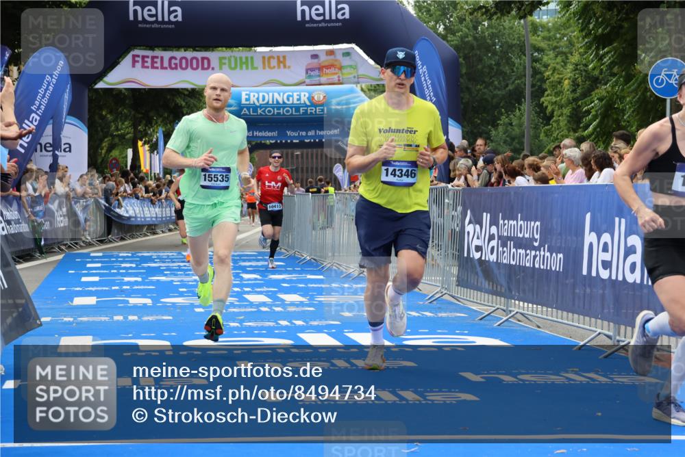 29.06.2025 - hella hamburg halbmarathon Strokosch-Dieckow http://msf.ph/oto/8494734 29.06.2025 10:41:45 Ziel 1169, 1512, 1763, 7092, 9640, 10415, 11765, 14346, 15521, 15535, 15935 meine-sportfotos.de