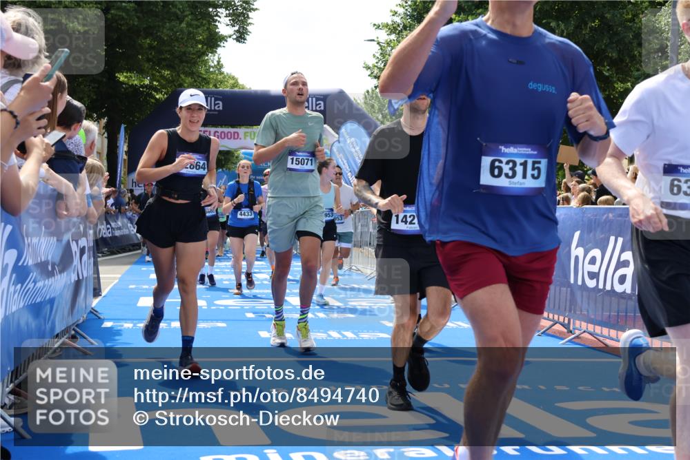 29.06.2025 - hella hamburg halbmarathon Strokosch-Dieckow http://msf.ph/oto/8494740 29.06.2025 11:32:06 Ziel 1821, 3345, 3396, 3397, 4433, 4680, 4953, 5075, 6312, 6315, 6364, 6642, 7275, 9122, 9592, 10470, 10674, 11237, 11662, 11827, 12190, 12851, 12864, 13485, 13937, 14273, 15071, 15603, 17013, 17291, 17953, 18433, 18823 meine-sportfotos.de