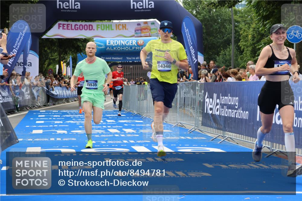 29.06.2025 - hella hamburg halbmarathon Strokosch-Dieckow http://msf.ph/oto/8494781 29.06.2025 10:41:45 Ziel 1169, 1512, 1763, 7092, 9640, 10415, 11765, 14346, 15521, 15535, 15935 meine-sportfotos.de