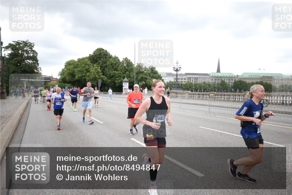 29.06.2025 - hella hamburg halbmarathon Jannik Wohlers http://msf.ph/oto/8494847 29.06.2025 10:55:01 Lombardsbrücke 1873, 1917, 3115, 3157, 3577, 4039, 4628, 5040, 5483, 5487, 7219, 7680, 8519, 8626, 9614, 9618, 9857, 9858, 10559, 10885, 11109, 12902, 13098, 13230, 14727, 15152, 15160, 15843, 16267, 16385, 16533, 16855, 17019, 17396, 18670, 18972, 19199 meine-sportfotos.de