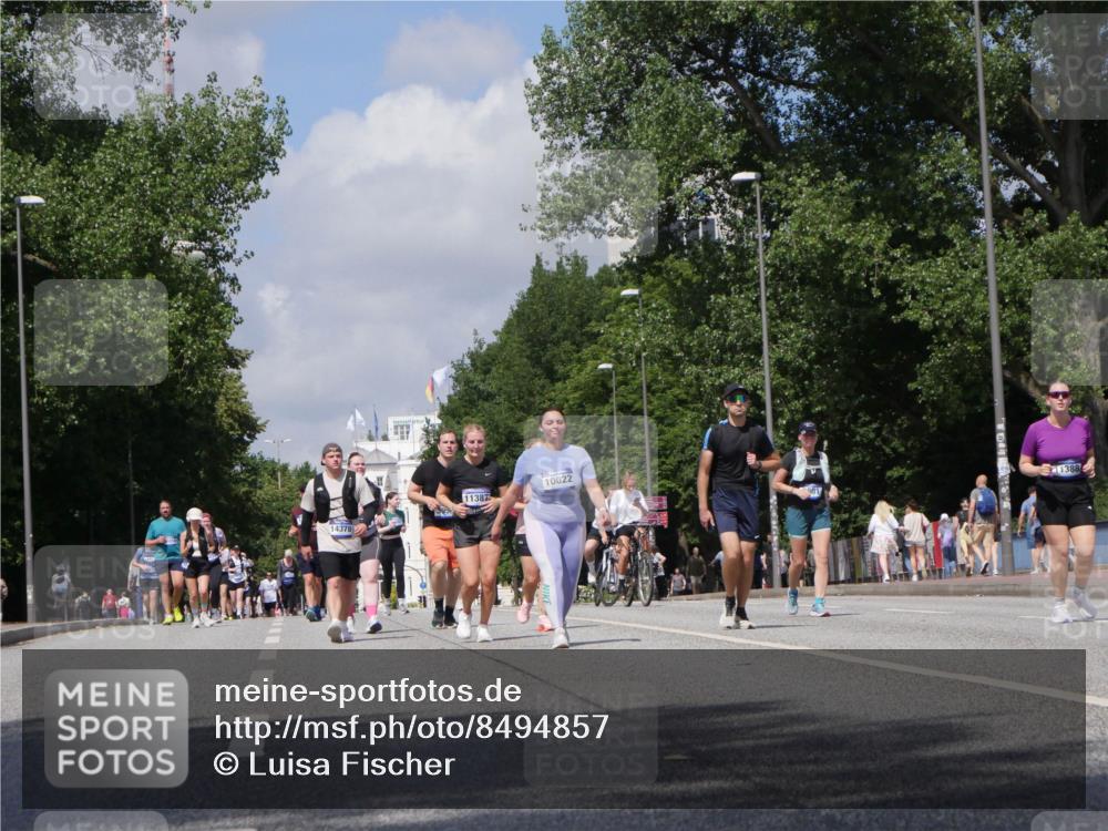 29.06.2025 - hella hamburg halbmarathon Luisa Fischer http://msf.ph/oto/8494857 29.06.2025 11:38:58 Kennedybrücke 14378, 11387, 10022, 1388, 2223, 7077 meine-sportfotos.de