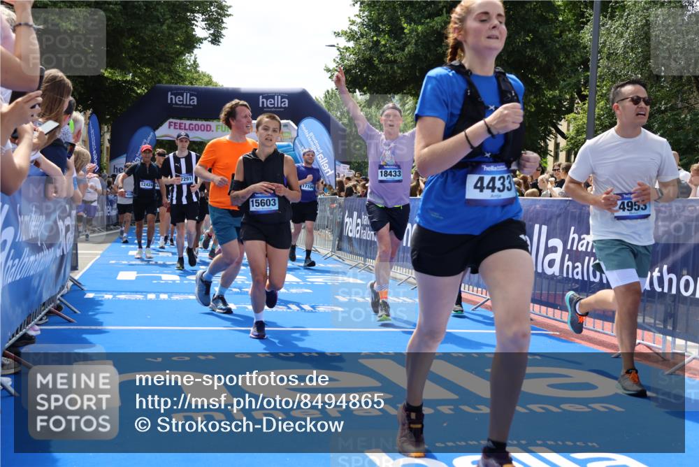 29.06.2025 - hella hamburg halbmarathon Strokosch-Dieckow http://msf.ph/oto/8494865 29.06.2025 11:32:09 Ziel 3345, 3396, 3397, 4433, 4680, 4953, 5075, 6057, 6312, 6315, 6364, 6642, 7275, 7468, 7497, 9122, 9592, 10470, 10674, 11237, 11662, 12190, 12423, 12424, 12813, 12851, 12864, 13485, 13937, 14273, 14559, 15071, 15603, 16898, 17013, 17104, 17291, 17404, 17953, 18433, 18823 meine-sportfotos.de