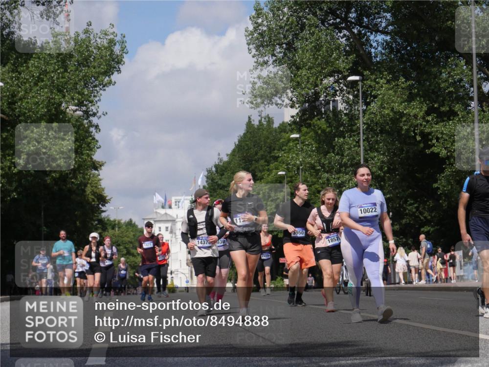 29.06.2025 - hella hamburg halbmarathon Luisa Fischer http://msf.ph/oto/8494888 29.06.2025 11:39:01 Kennedybrücke 1871, 1437, 930, 11, 13306, 3950, 1857, 10022, 2223, 3801, 10022 meine-sportfotos.de