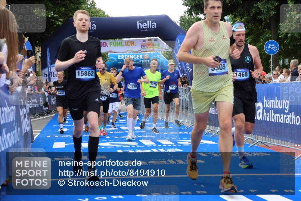 29.06.2025 - hella hamburg halbmarathon Strokosch-Dieckow http://msf.ph/oto/8494910 29.06.2025 10:44:33 Ziel 1057, 1468, 1782, 2365, 2402, 3305, 4991, 5476, 6490, 6495, 7322, 7710, 8928, 10669, 12554, 12711, 14351, 14464, 14667, 14798, 14816, 15862, 16224, 17097, 17729, 18107, 18437, 18464, 18539, 18560, 18765, 18868, 19206 meine-sportfotos.de