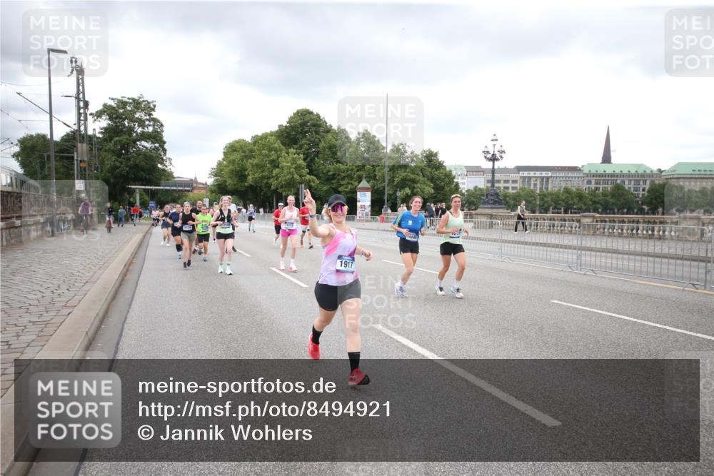 29.06.2025 - hella hamburg halbmarathon Jannik Wohlers http://msf.ph/oto/8494921 29.06.2025 10:55:05 Lombardsbrücke 1616, 1873, 1917, 3115, 3157, 3577, 4628, 5040, 5483, 5487, 7548, 7680, 8626, 9614, 9618, 9857, 9858, 10094, 10559, 10885, 11109, 12902, 13230, 14727, 15081, 15152, 16267, 16385, 16533, 16855, 17019, 17396, 18670, 18972 meine-sportfotos.de