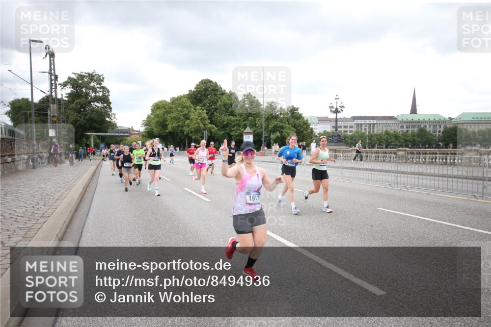 29.06.2025 - hella hamburg halbmarathon Jannik Wohlers http://msf.ph/oto/8494936 29.06.2025 10:55:06 Lombardsbrücke 1616, 1873, 1917, 3115, 3157, 3577, 4628, 5040, 5483, 5487, 7548, 7680, 8626, 9614, 9618, 9857, 9858, 10094, 10559, 10885, 11109, 12902, 13230, 14727, 15081, 15152, 16267, 16385, 16533, 16855, 17019, 17396, 18670, 18972 meine-sportfotos.de