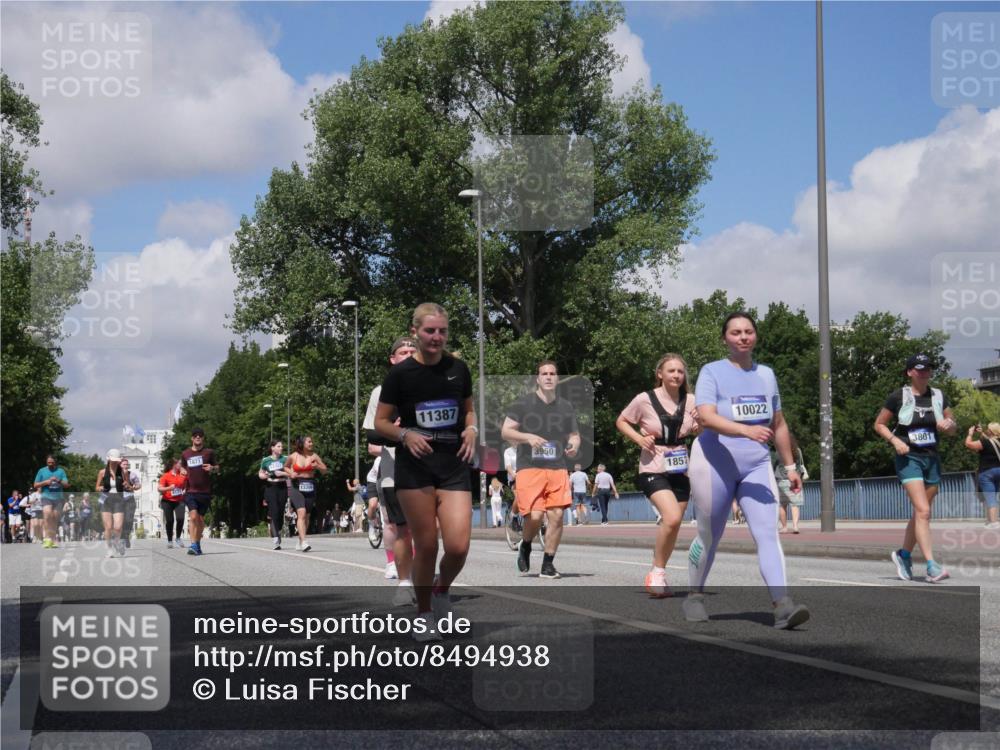 29.06.2025 - hella hamburg halbmarathon Luisa Fischer http://msf.ph/oto/8494938 29.06.2025 11:39:06 Kennedybrücke 1871, 13306, 11387, 3950, 1857, 10022, 3801, 2223, 3801, 3930, 3950, 10022 meine-sportfotos.de