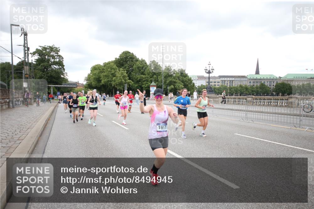 29.06.2025 - hella hamburg halbmarathon Jannik Wohlers http://msf.ph/oto/8494945 29.06.2025 10:55:06 Lombardsbrücke 1616, 1873, 1917, 3115, 3157, 3577, 4628, 5040, 5483, 5487, 7548, 7680, 8626, 9614, 9618, 9857, 9858, 10094, 10559, 10885, 11109, 12902, 13230, 14727, 15081, 15152, 16267, 16385, 16533, 16855, 17019, 17396, 18670, 18972 meine-sportfotos.de