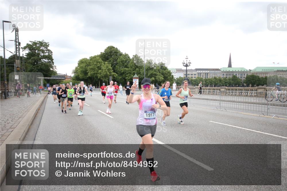 29.06.2025 - hella hamburg halbmarathon Jannik Wohlers http://msf.ph/oto/8494952 29.06.2025 10:55:06 Lombardsbrücke 1616, 1873, 1917, 3115, 3157, 3577, 4628, 5040, 5483, 5487, 7548, 7680, 8626, 9614, 9618, 9857, 9858, 10094, 10559, 10885, 11109, 12902, 13230, 14727, 15081, 15152, 16267, 16385, 16533, 16855, 17019, 17396, 18670, 18972 meine-sportfotos.de