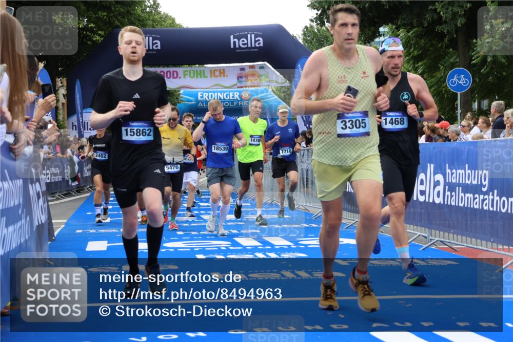29.06.2025 - hella hamburg halbmarathon Strokosch-Dieckow http://msf.ph/oto/8494963 29.06.2025 10:44:33 Ziel 1057, 1468, 1782, 2365, 2402, 3305, 4991, 5476, 6490, 6495, 7322, 7710, 8928, 10669, 12554, 12711, 14351, 14464, 14667, 14798, 14816, 15862, 16224, 17097, 17729, 18107, 18437, 18464, 18539, 18560, 18765, 18868, 19206 meine-sportfotos.de