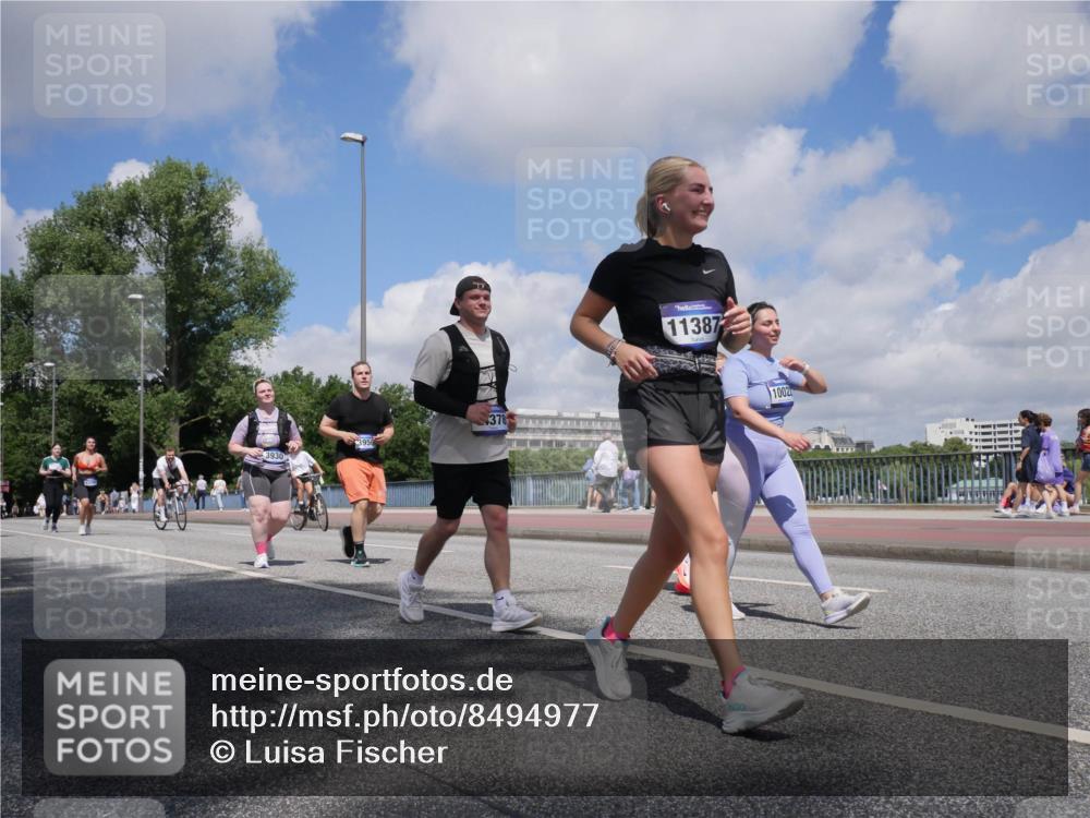 29.06.2025 - hella hamburg halbmarathon Luisa Fischer http://msf.ph/oto/8494977 29.06.2025 11:39:09 Kennedybrücke 3950, 3930, 378, 11387, 1002, 1871, 3801, 3930, 3950, 9650, 10022 meine-sportfotos.de